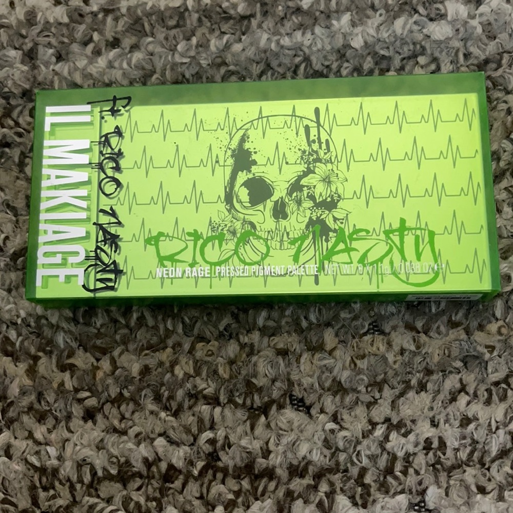 Il Makiage Eyeshadow Palette